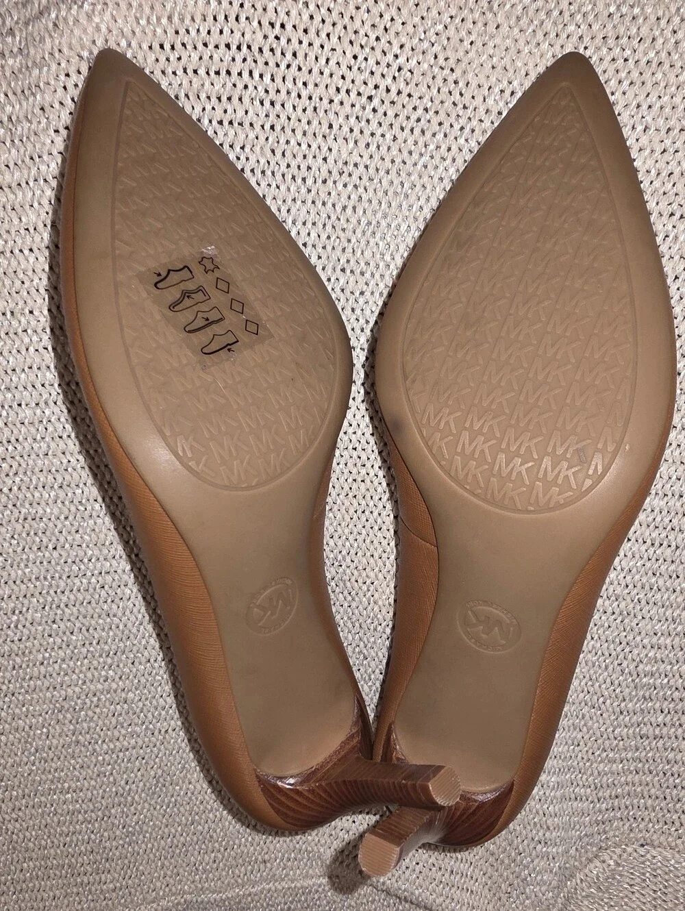 NEW Michael Kors Camel Brown Saffiano Leather Pumps – Size 8